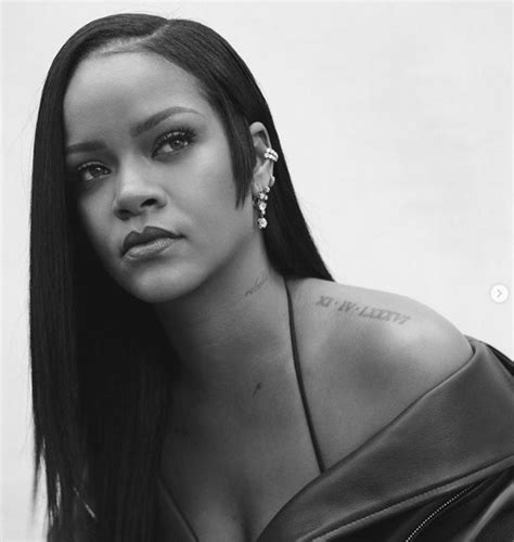 R­i­h­a­n­n­a­ ­M­a­r­k­a­s­ı­ ­İ­ç­i­n­ ­P­o­z­ ­V­e­r­d­i­!­ ­İ­ç­ ­Ç­a­m­a­ş­ı­r­l­ı­ ­P­o­z­l­a­r­ı­ ­S­o­s­y­a­l­ ­M­e­d­y­a­y­ı­ ­S­a­l­l­a­d­ı­.­.­.­